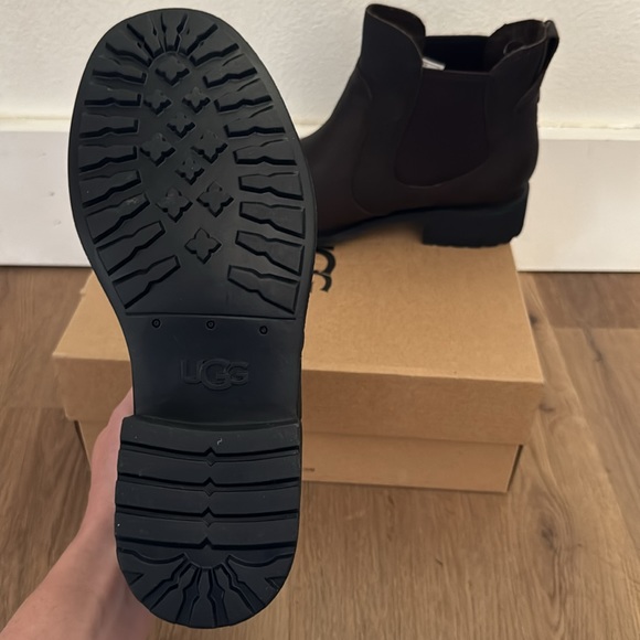 UGG Bonham Boot III in dark chocolate NWT - Picture 2 of 6